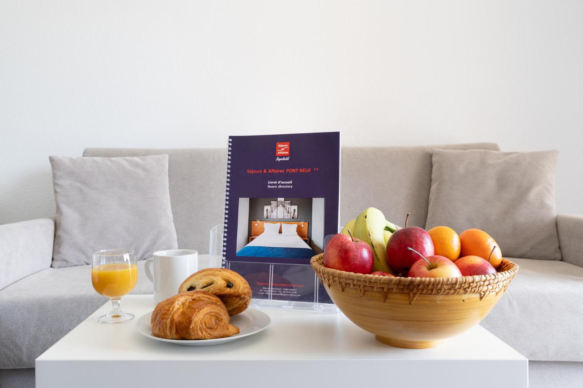 Aparthotel Sejours & Affaires Annecy Le Pont Neuf 2*