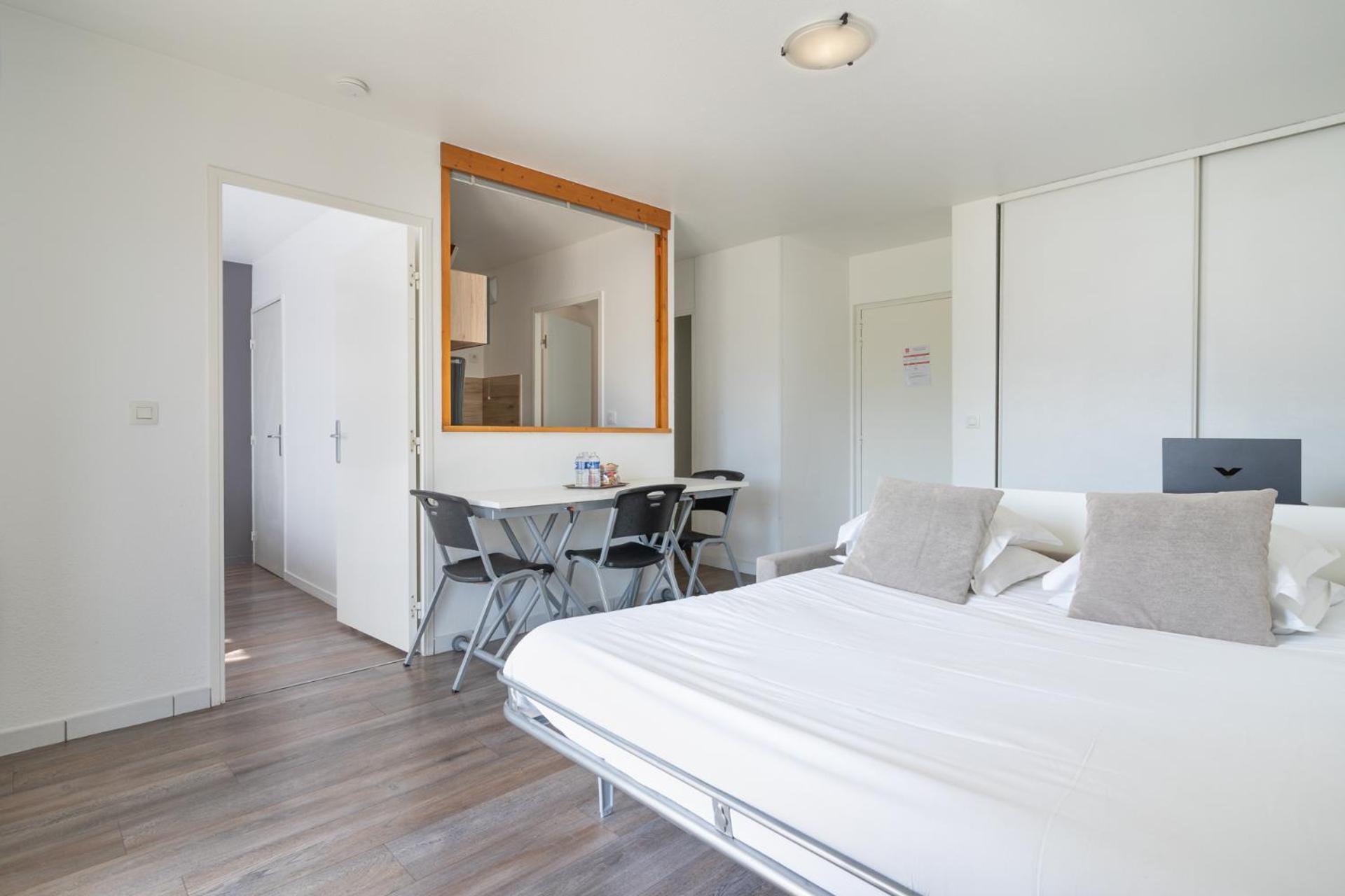 Aparthotel Sejours & Affaires Annecy Le Pont Neuf