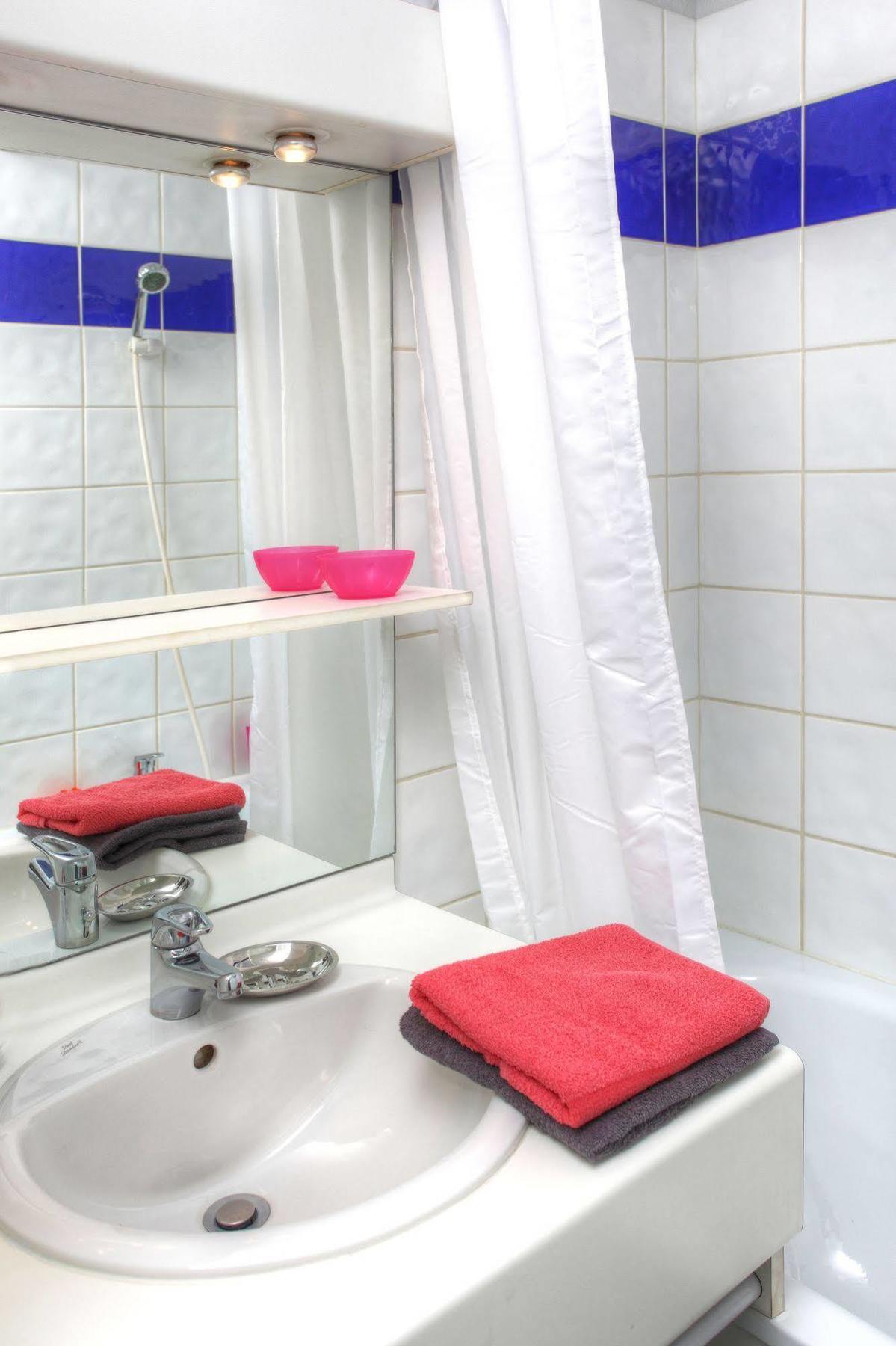 Sejours & Affaires Annecy Le Pont Neuf Aparthotel 2*