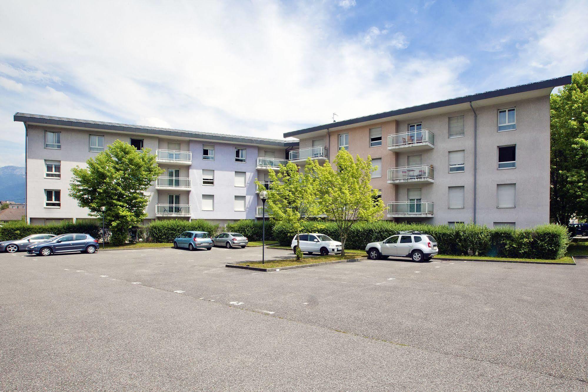 Aparthotel Sejours & Affaires Annecy Le Pont Neuf 2*